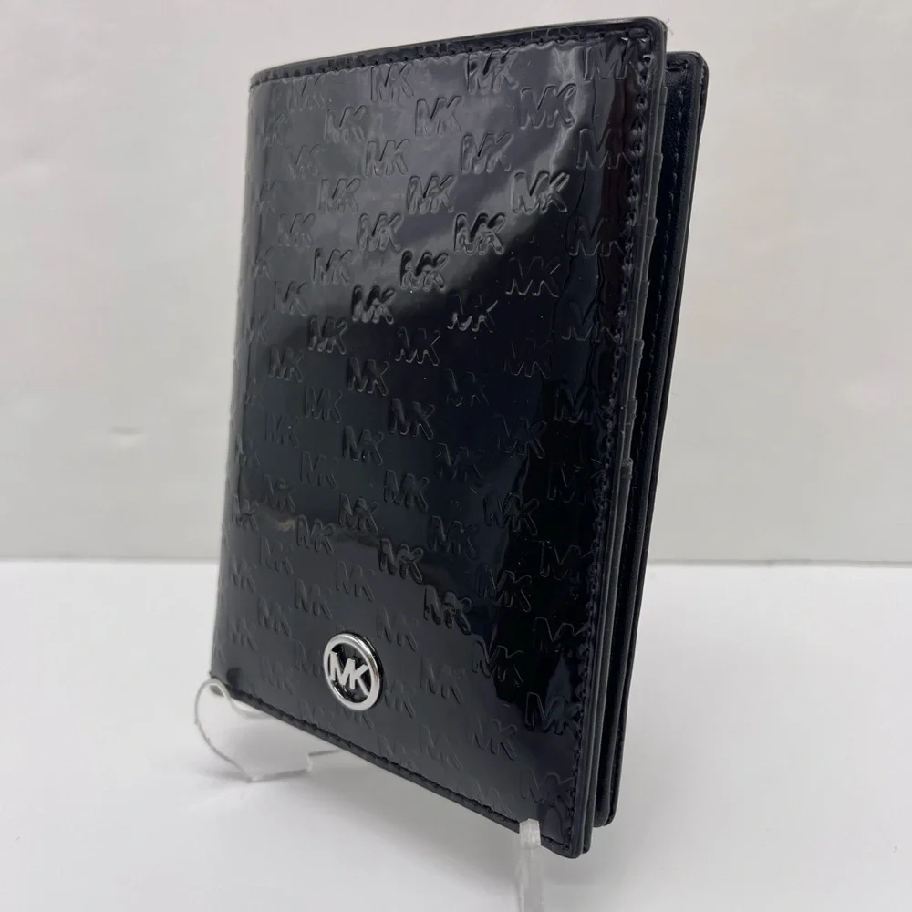 Michael Kors Jet Set Travel Md Sign Patent Logo Debossed Passport Case Black